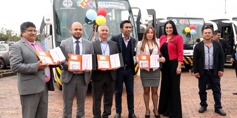 Junín, Ricaurte, Ubaque y Venecia con buses nuevos para transporte escolar


