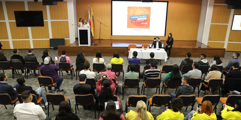 Doscientos diecisiete millones de pesos para 18 iniciativas juveniles cundinamarquesas
