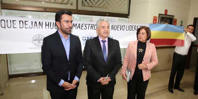Maestros se toman el Salón de Gobernadores de Cundinamarca


