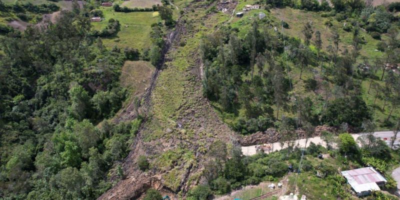 Vía al Llano: más de 5.800 m³ de material removido, pero la montaña sigue cediendo

