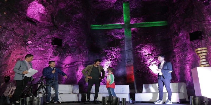 Campeón del Giro de Italia, Egan Bernal recibe homenaje en Zipaquirá