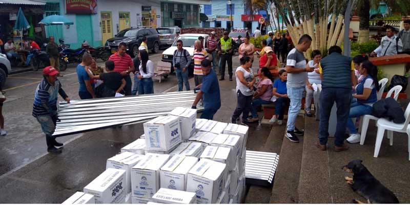 Entrega de ayudas humanitarias a damnificados por vendaval en La Palma y El Peñón
