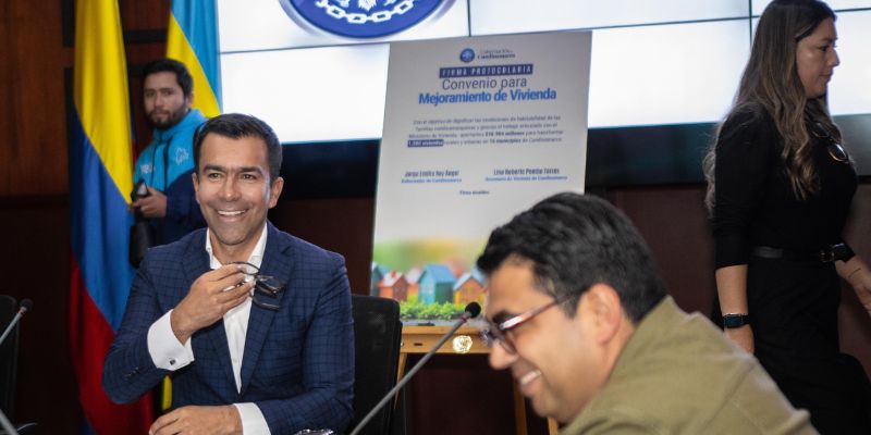 Gobernador Jorge Rey lidera mejora de 1.582 viviendas con inversión de $18.984 millones
