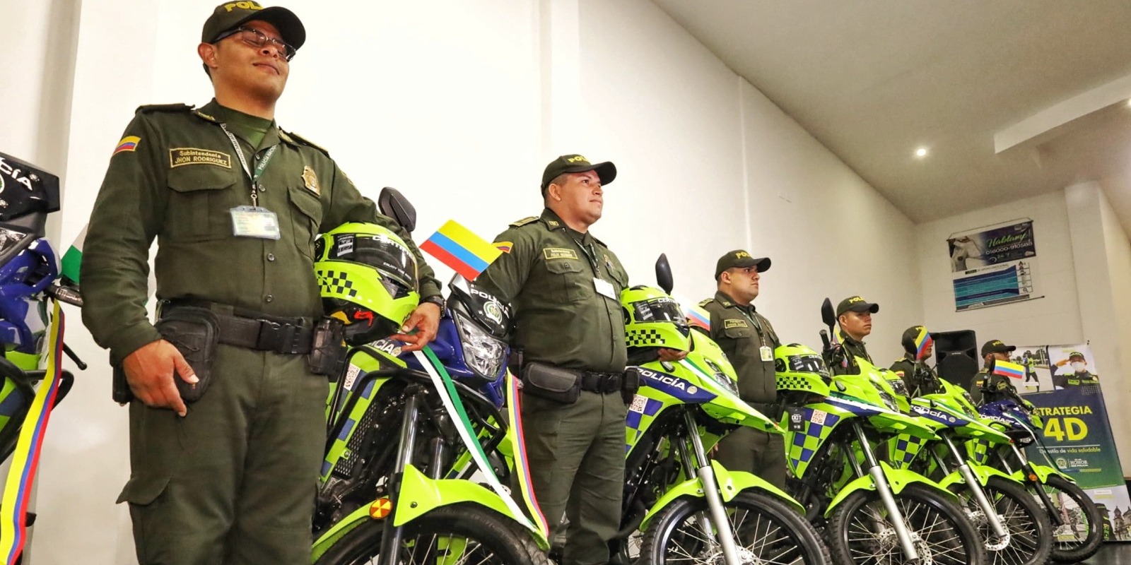 Cundinamarca fortalece la seguridad municipal con la entrega de 10 motocicletas a la Policía


