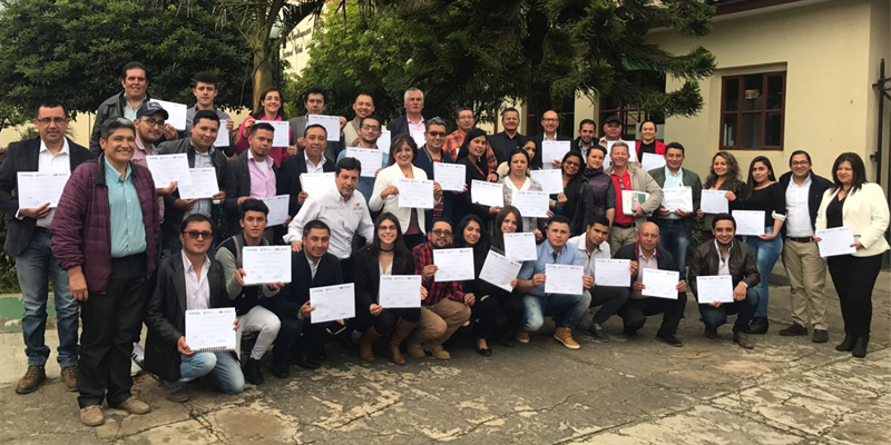 Nuevos graduados en seguridad y sostenimiento minero









