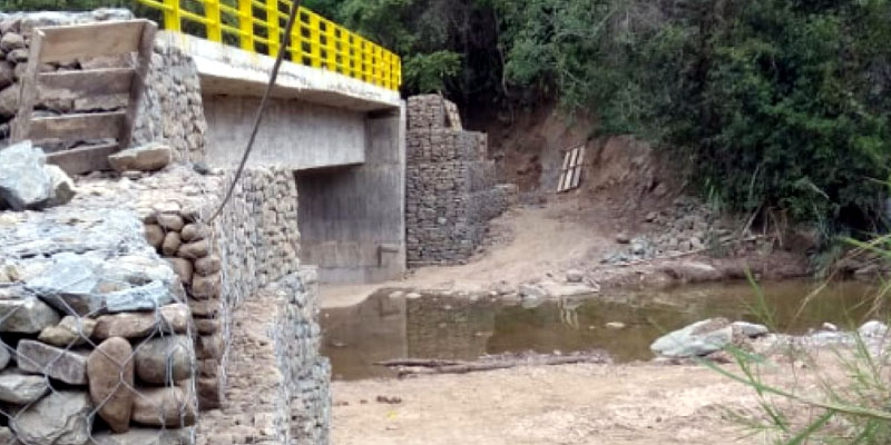Habitantes de la vereda Montefrío de Chaguaní estrenan puente sobre quebrada La Vieja 


