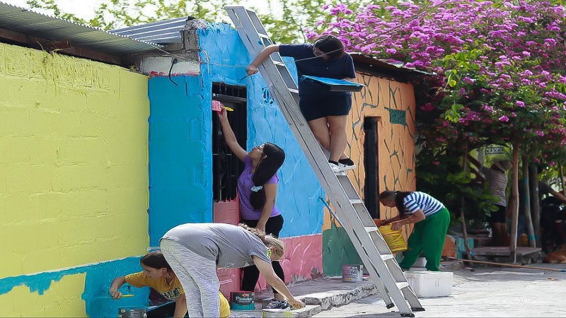 Puerto Bogotá un Pueblo Dorado que llena sus fachadas de color y arte para recibir a los turistas