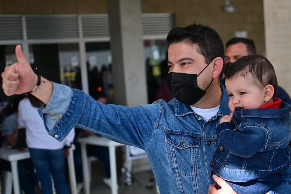 En Mosquera el Gobernador dio inicio a la apertura de votaciones


