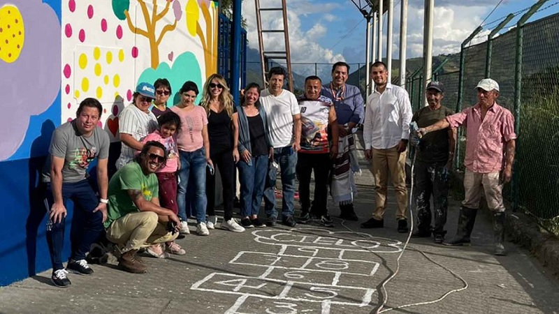 Pensiones Cundinamarca presente en Cáqueza para el embellecimiento de escuelas.

