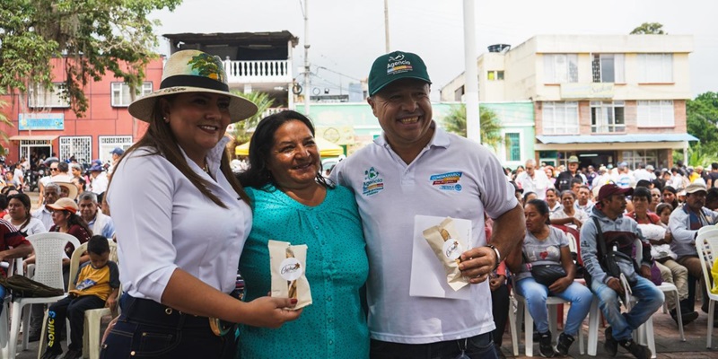 Agencia de Comercialización de Cundinamarca beneficia a productores en Quipile y Guayabal de Síquima