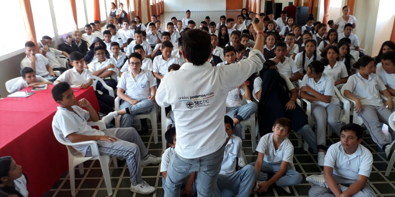 Estudiantes de Rionegro, se benefician con el programa de sensibilización, ConcienTICzate



























