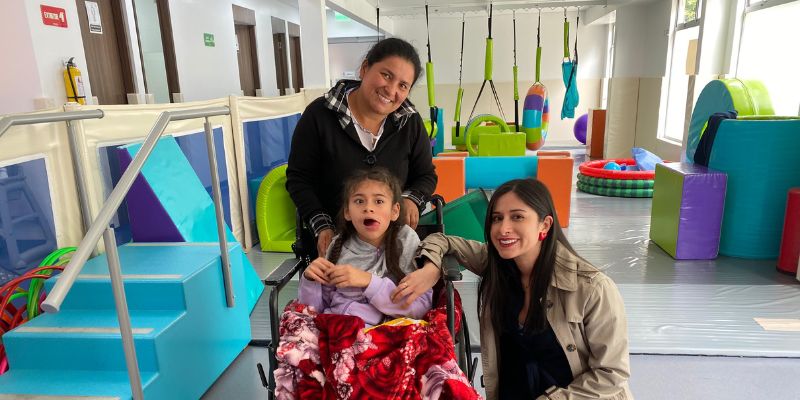 300 niños con discapacidad en Cundinamarca reciben valoraciones para acceder a sillas de ruedas neurológicas