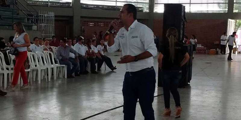 Más de 800 estudiantes de Girardot disfrutaron de la comedia Ciber - Dependientes



