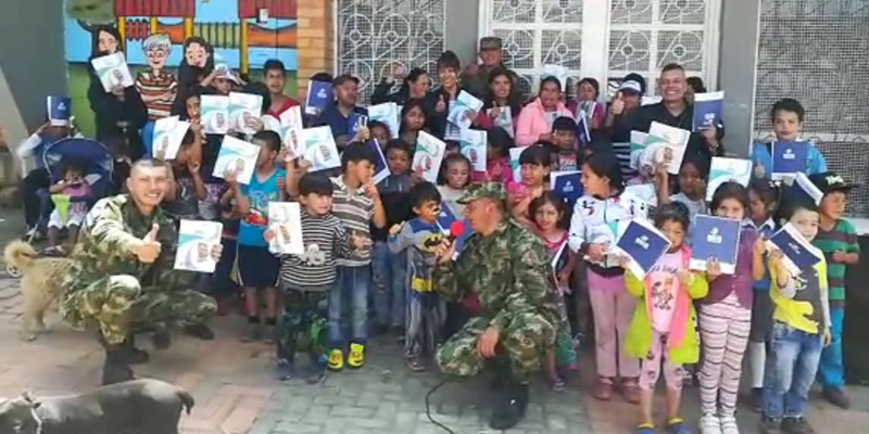 XIII Brigada entregó kits escolares a niños y niñas de Facatativá



















