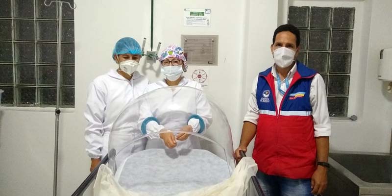 UAEGRD entrega iglús para realizar procedimientos a pacientes con coronavirus que requieren ventilación asistida