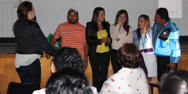 La Felicidad se desplaza a los municipios




















