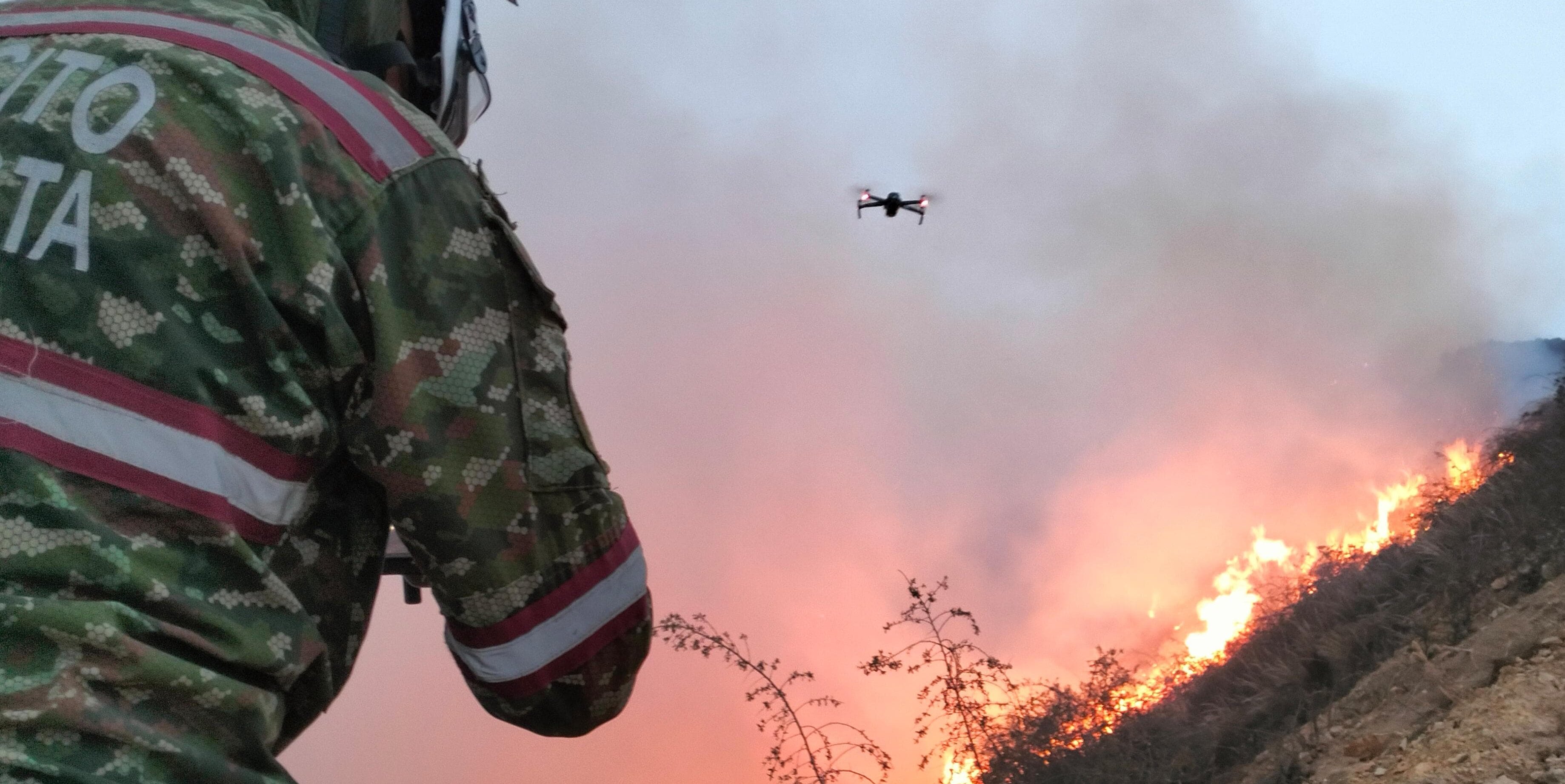 Cundinamarca enfrenta emergencia de incendios forestales, Bojacá recibe apoyo aéreo
