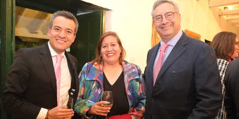 Cundinamarca rindió homenaje a la rectora María del Carmen Martínez de Torres










