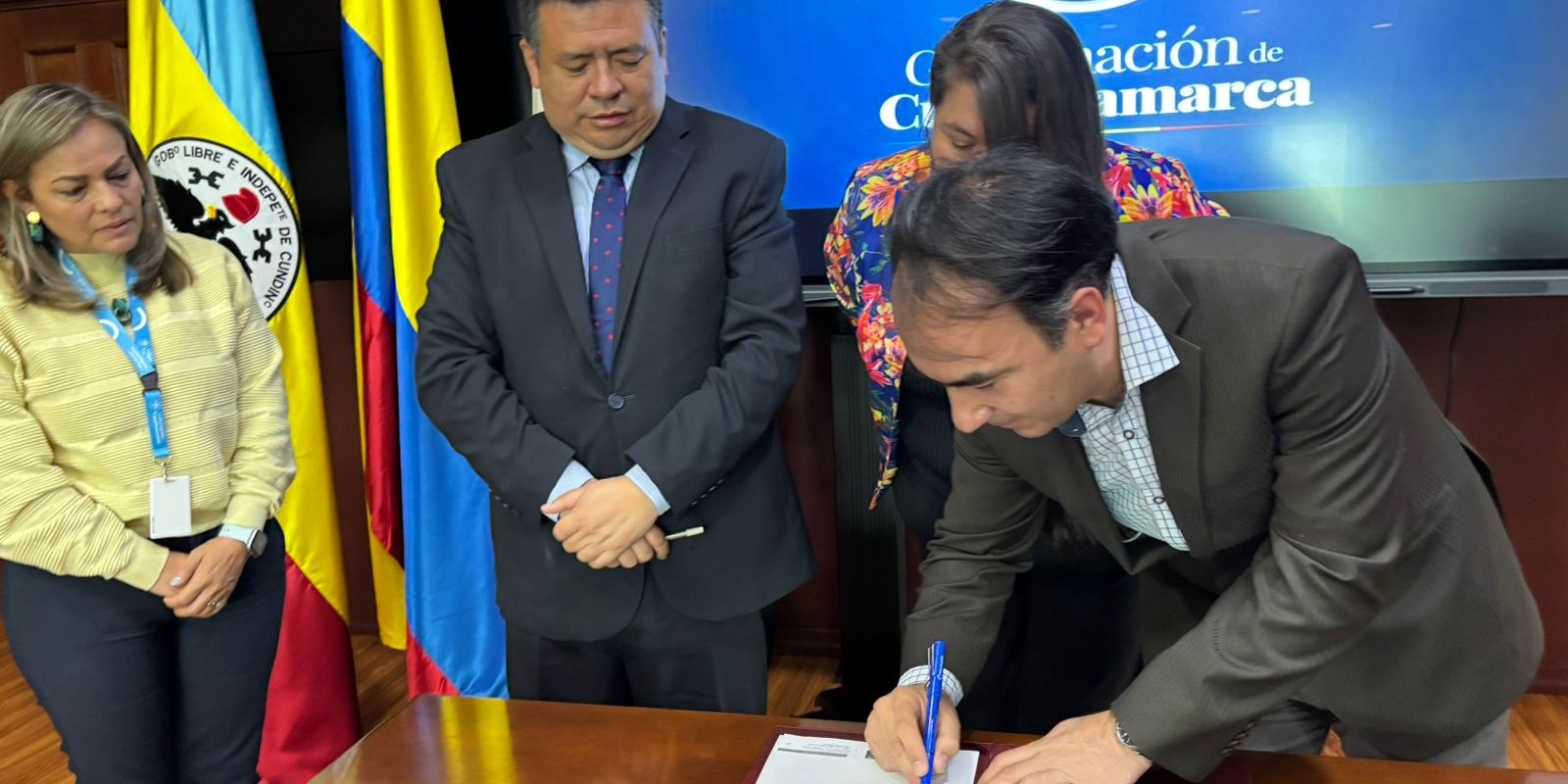 Cundinamarca firma convenio para transformar la gestión pública en los 116 municipios del departamento

