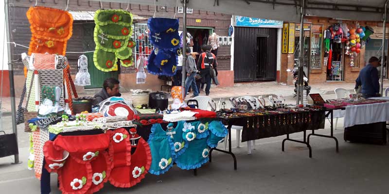 Primera Feria artesanal gastronómica en El Rosal
