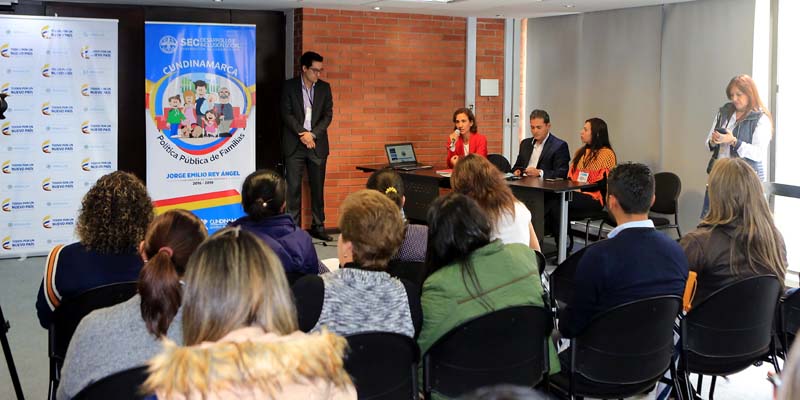 Avanza construcción de la política pública de familias en Cundinamarca
























































