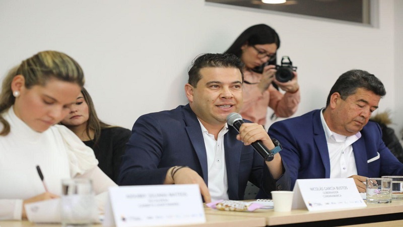 Gobernador de Cundinamarca se destaca en el conversatorio del Premio Superación de la Pobreza