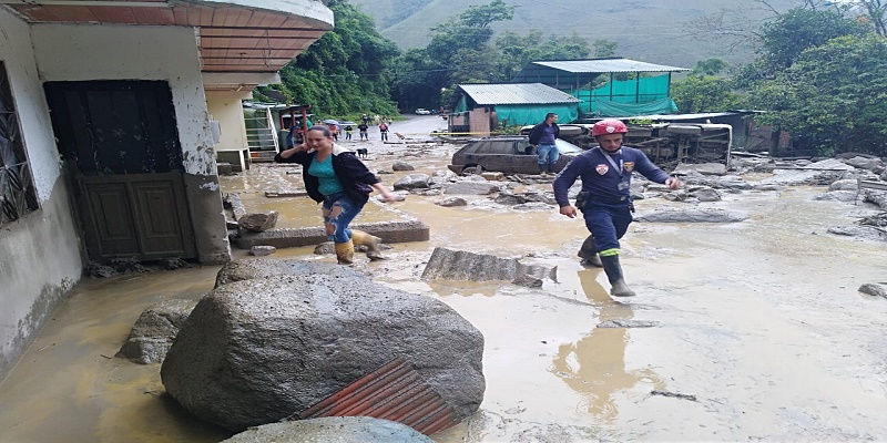 Creciente súbita en Guayabetal afecta 6 viviendas y 2 vehículos