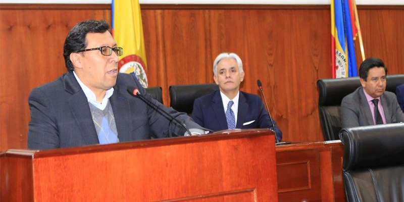 Asamblea de Cundinamarca reconoce la trayectoria del médico Julio César Granada Camacho 





































