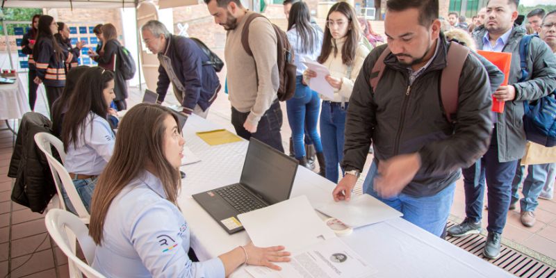 Feria de empleo para trabajar en RegioTram de Occidente