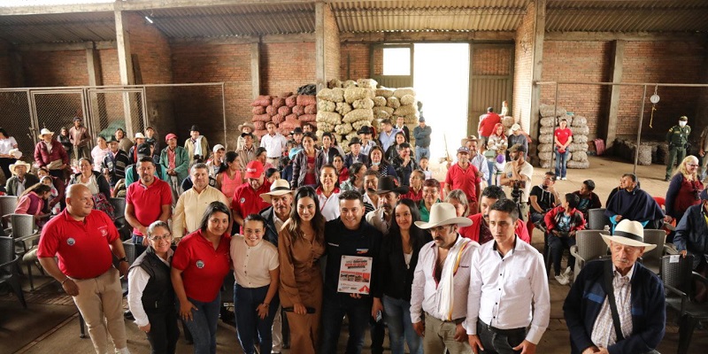 Gobernador entrega recursos por más de $10 mil millones para obras en Pasca 
