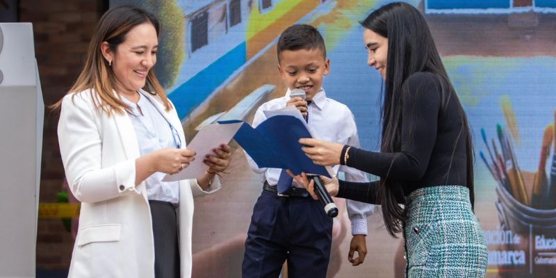 El mejoramiento de 1.000 escuelas en Cundinamarca fortalece la calidad educativa y la relación entre educadores y comunales

