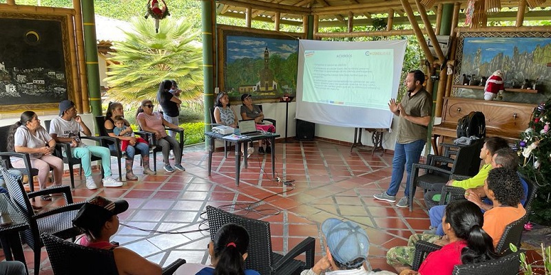 Secretaría de Ciencia, Tecnología e Innovación entregó equipos a cinco asociaciones productivas de Cundinamarca 

