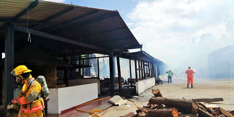 Bajo control incendio estructural en Chía





