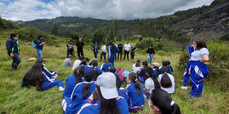 El equipo TIC sembró 400 árboles nativos en Ubaté 






