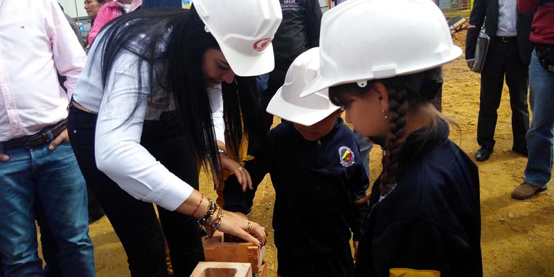 Gobiernos nacional y departamental trabajan en equipo por la educación de Cundinamarca