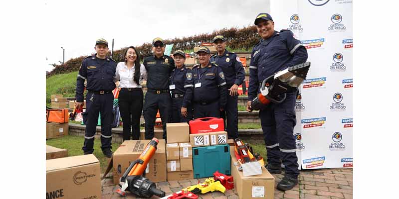 Con $1.214 millones en equipos de última tecnología se fortalecen los Bomberos de Cundinamarca 






