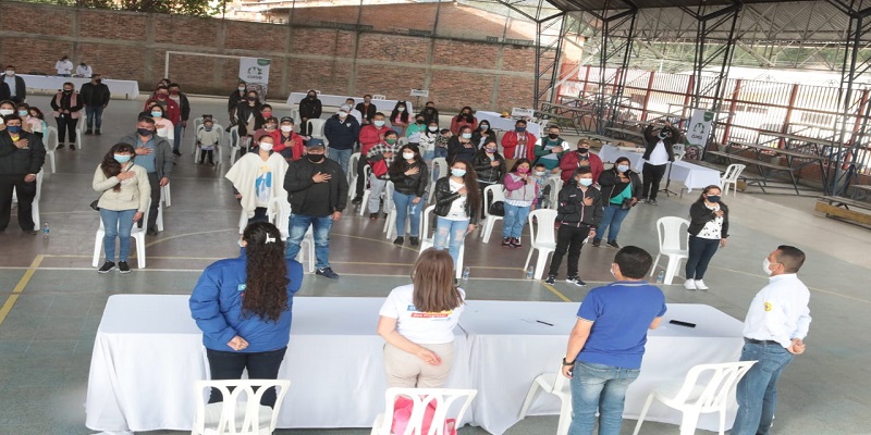 Mineros cundinamarqueses y sus familias reciben formación en autocuidado





