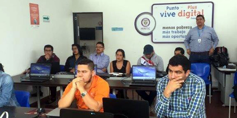 Emprendedores reciben software contable








