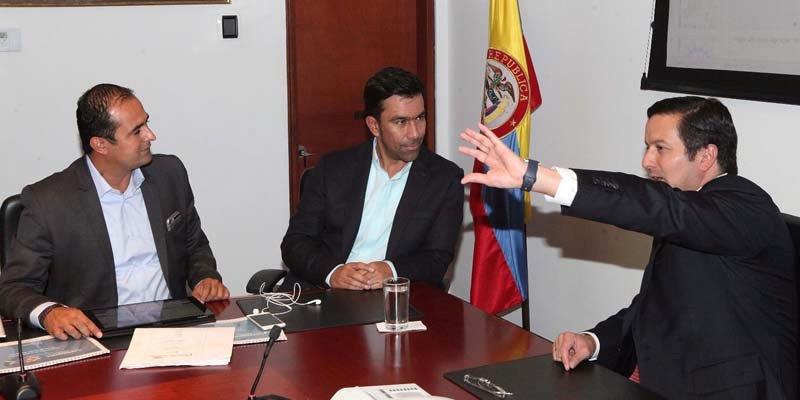 Gobiernos Nacional y Departamental suman esfuerzos por hacer de Cundinamarca una Revolución Digital




