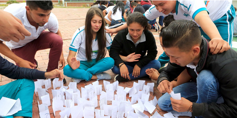 Aprendices rurales del Sena en Pacho, nuevos Embajadores de la Felicidad




