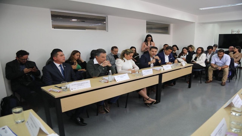 Gobernador de Cundinamarca se destaca en el conversatorio del Premio Superación de la Pobreza