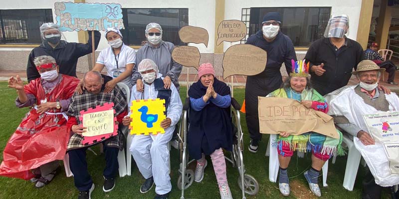 El Centro de Bienestar del Anciano realiza desfile de valores con la participación de los adultos mayores