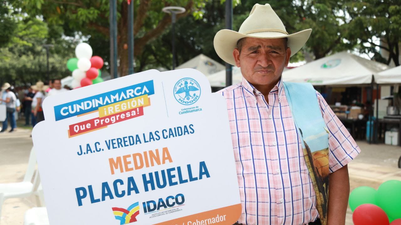 Campesinos de la Provincia de Medina reciben equipos y herramientas