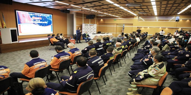 40 nuevos kits de radio comunicación para la prevención de desastres ambientales en Cundinamarca












