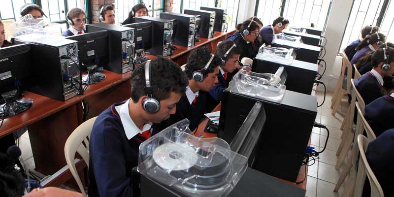Más de $1.000 millones destinados al servicio de conectividad para las instituciones educativas 












































