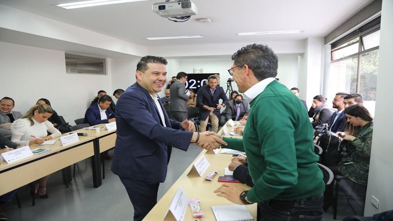 Gobernador de Cundinamarca se destaca en el conversatorio del Premio Superación de la Pobreza