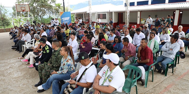 Gobernador Nicolás García hizo entrega de las redes de gasificación para la zona rural de Pandi