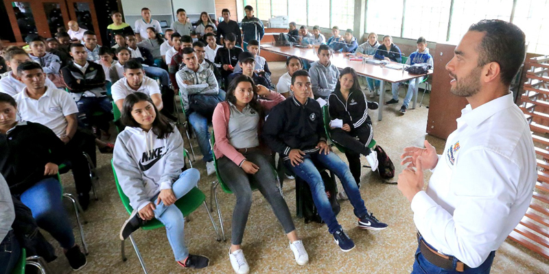 Aprendices rurales del Sena en Pacho, nuevos Embajadores de la Felicidad




