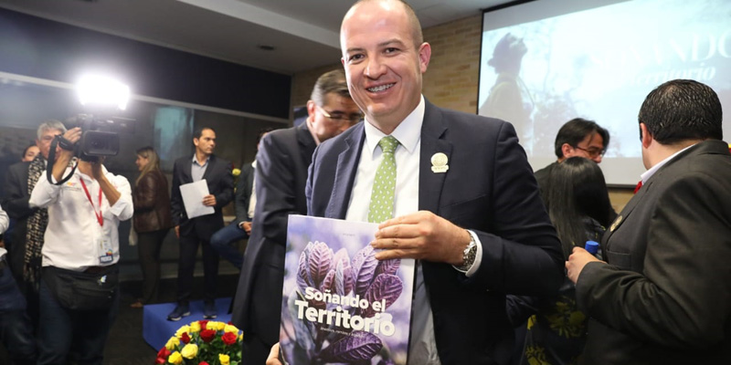 En Expocundinamarca se realizó el lanzamiento del libro “Soñando el Territorio”

