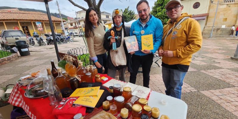 Cundinamarca celebra el zumbido que alimenta al mundo en el Día Mundial de las Abejas
